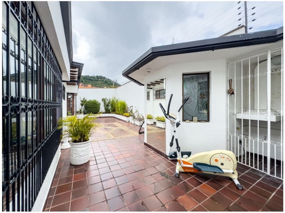 Casa en Arriendo en Santa Barbara, Bogotá — foto 1